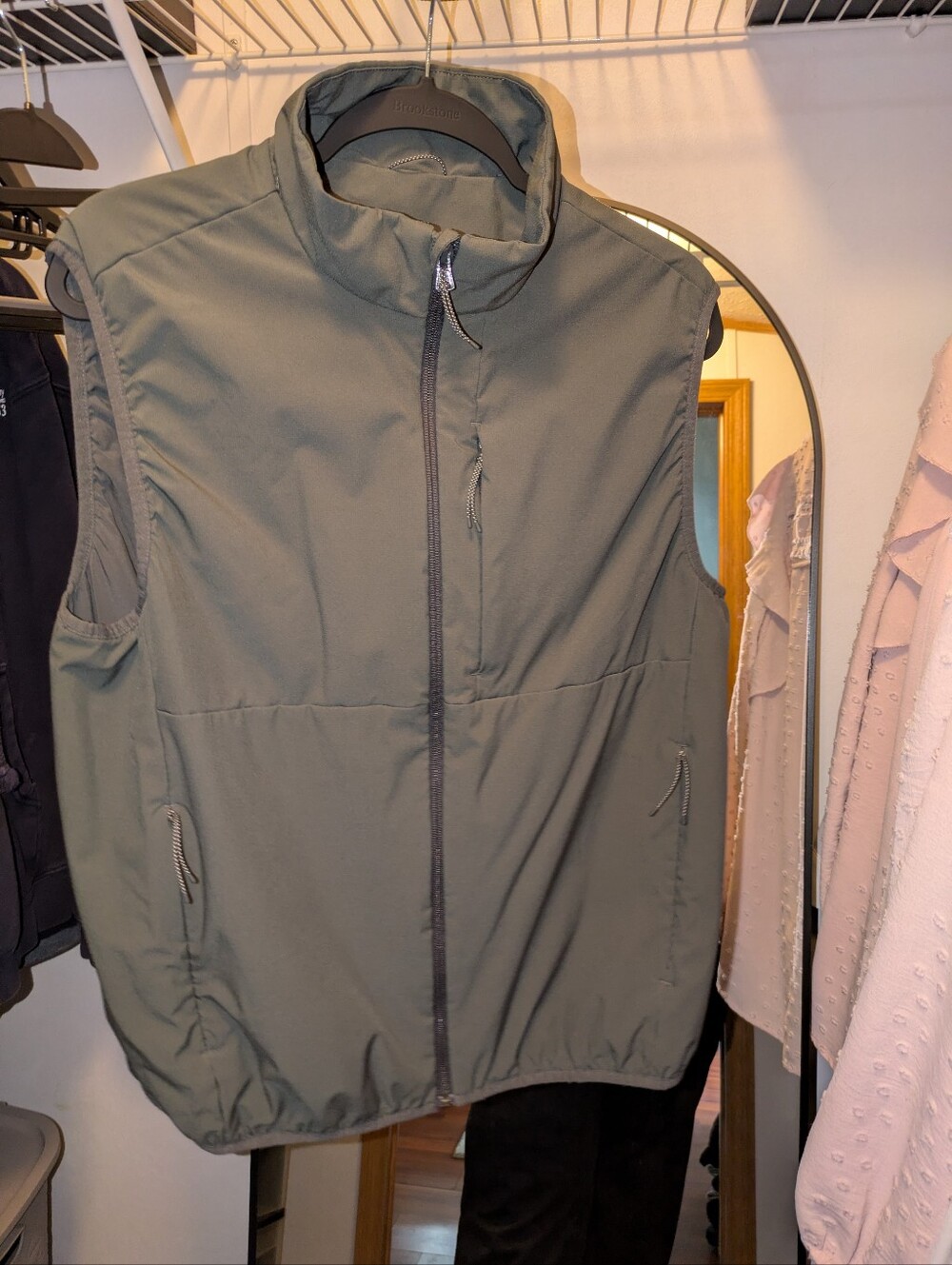 Men's J. Crew Gray Sleeveless Softshell Vest.